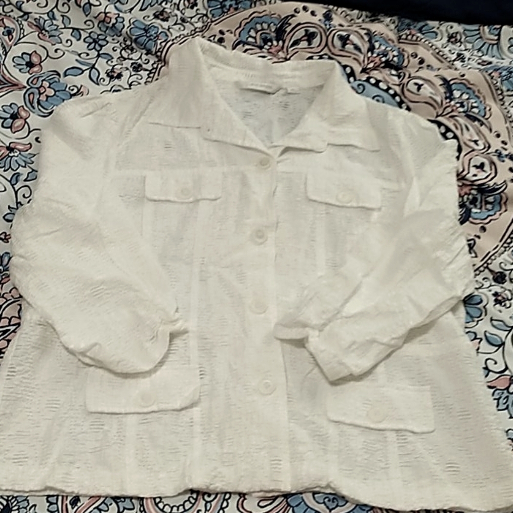 🤍ERIN LONDON🤍LIKE NEW SHIMMERY BUTTON UP BLOUSE